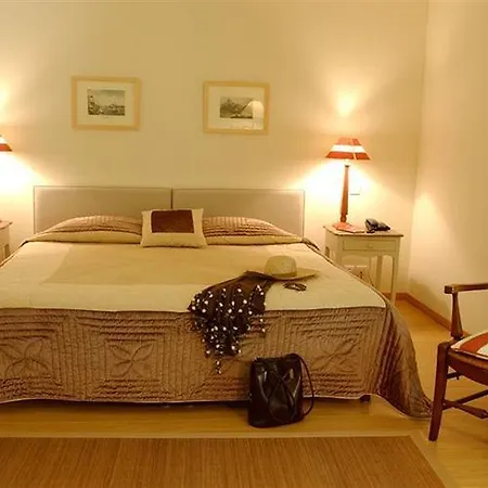 Hotell Navarre Pau
